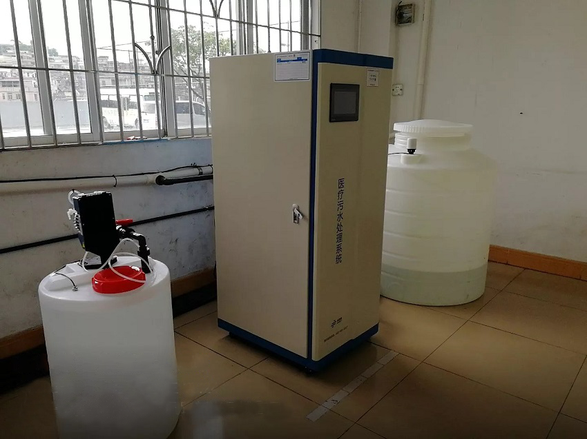  學(xué)校實驗室廢水主要來自學(xué)校的實驗室和各科研院所。依據(jù)廢水中所含主要污染物的性質(zhì)和特點，可以將其分為有機、無機以及生物實驗廢水三大類。